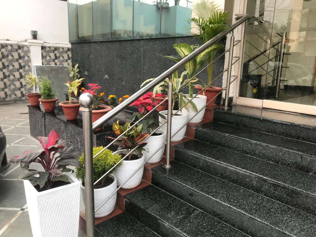 لاكناو Hotel Sunrise Inn المظهر الخارجي الصورة