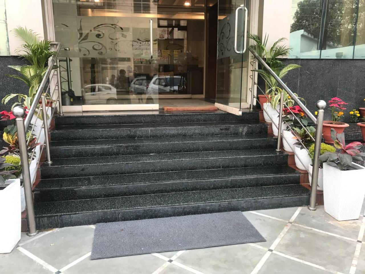 لاكناو Hotel Sunrise Inn المظهر الخارجي الصورة